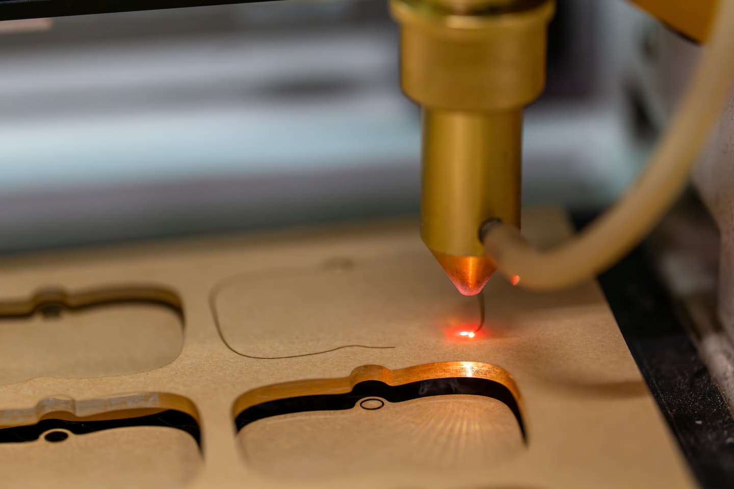 レーザーでカット