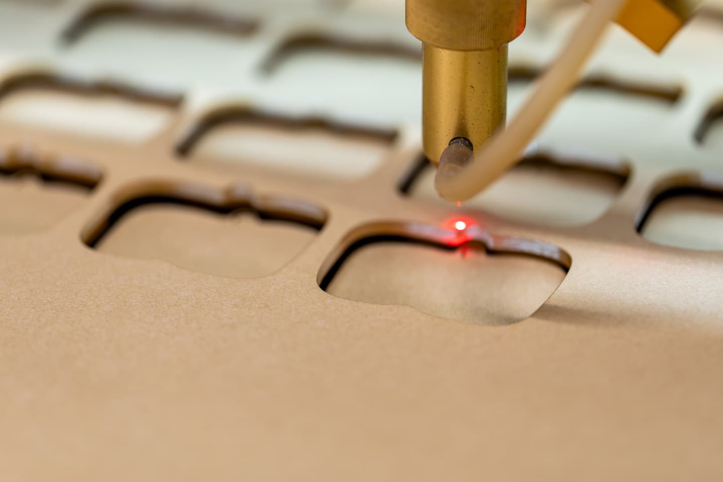 レーザー切断機